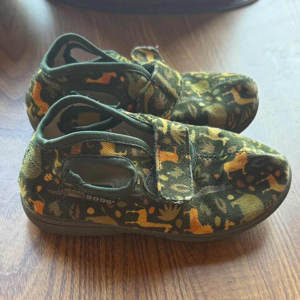 Bogs Kids Shoes with Velcro Strap  10